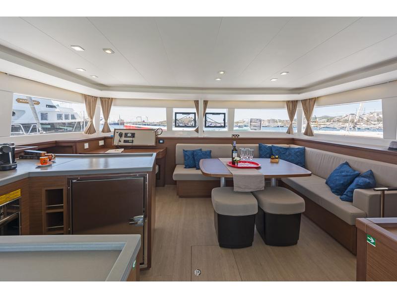 Book yachts online - catamaran - Lagoon 450  Fly A/C &amp; GEN (4 wc) - ALEX JR. - rent