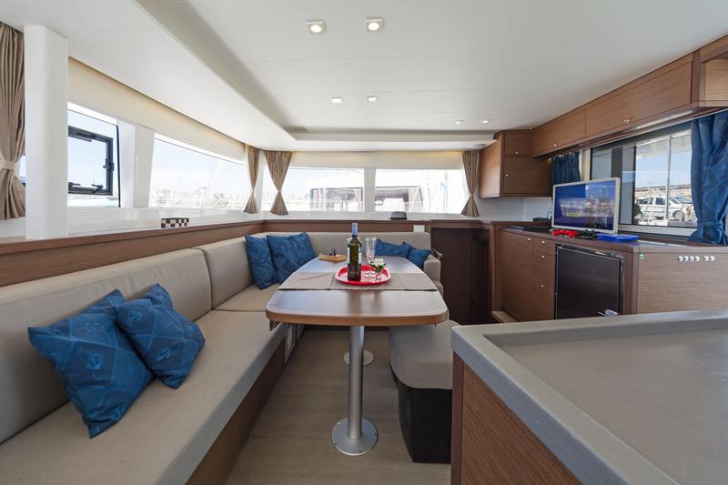 Book yachts online - catamaran - Lagoon 450  Fly A/C &amp; GEN (4 wc) - ALEX JR. - rent
