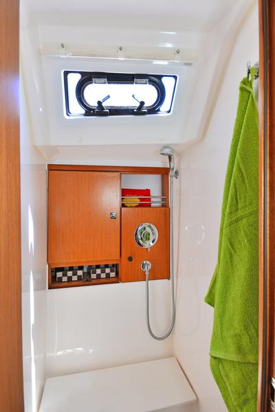Book yachts online - sailboat - Bavaria Cruiser 46 - Artemis - rent