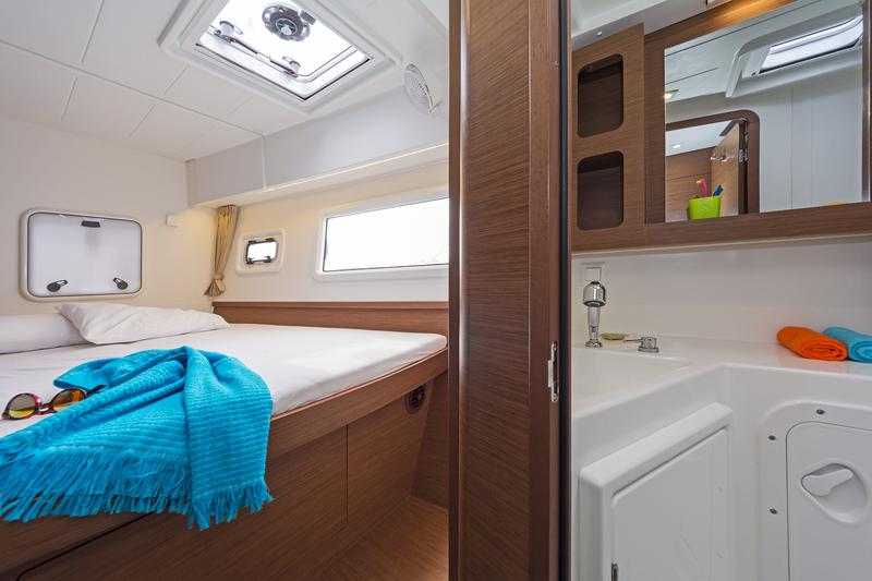 Book yachts online - catamaran - Lagoon 42 A/C &amp; GEN. - DEJA VU - rent