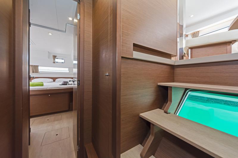 Book yachts online - catamaran - Lagoon 42 A/C &amp; GEN. - DEJA VU - rent