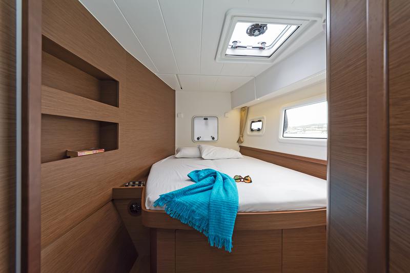 Book yachts online - catamaran - Lagoon 42 A/C &amp; GEN. - DEJA VU - rent