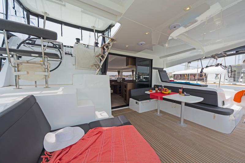 Book yachts online - catamaran - Lagoon 42 A/C &amp; GEN. - DEJA VU - rent