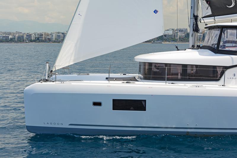 Book yachts online - catamaran - Lagoon 42 A/C &amp; GEN. - DEJA VU - rent