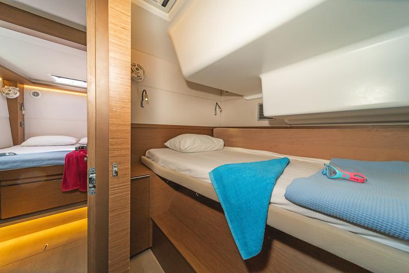 Book yachts online - catamaran - Lagoon 50 A/C &amp; GEN &amp; WM - ANDROMEDA - rent