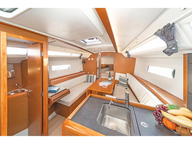 Book yachts online - sailboat - Sun Odyssey 349 - AGIOS NIKOLAOS - rent