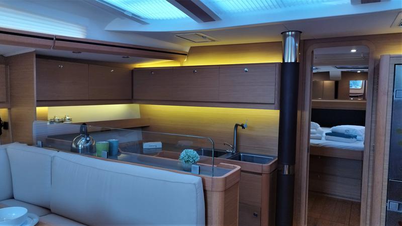 Book yachts online - sailboat - Dufour 56 Exclusive 2018 - Hola - rent