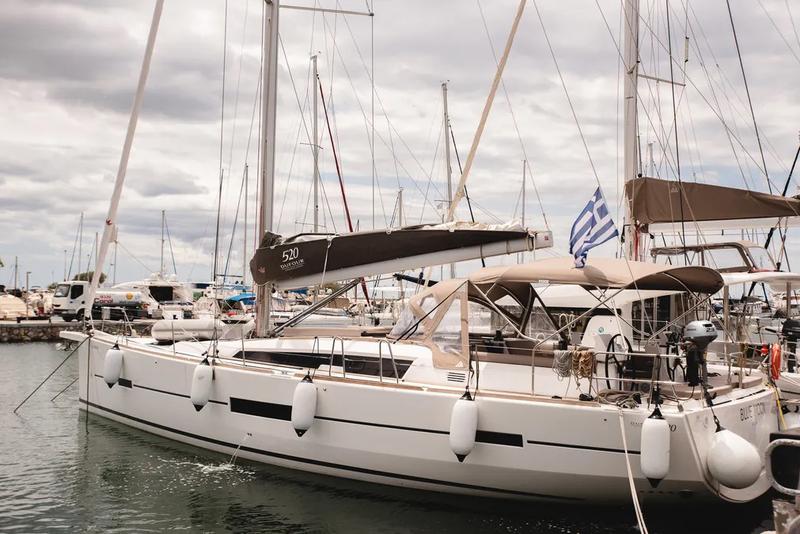 Book yachts online - sailboat - Dufour 520 Grand Large - Blue Moon - rent