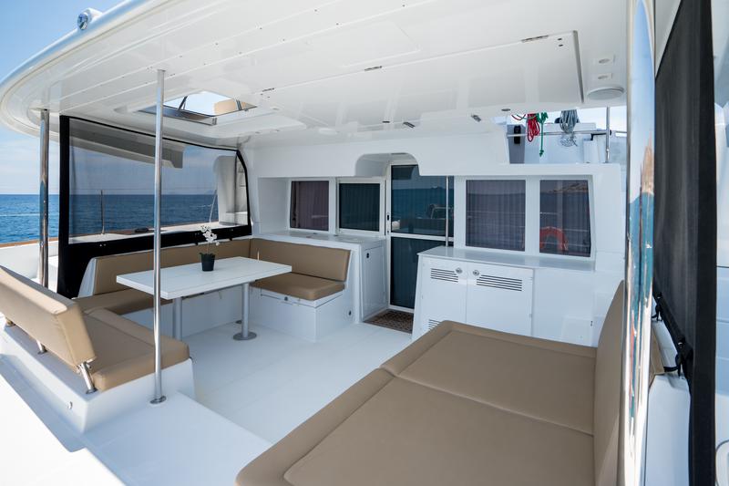 Book yachts online - catamaran - Lagoon 450  Flybridge - Madicon - rent