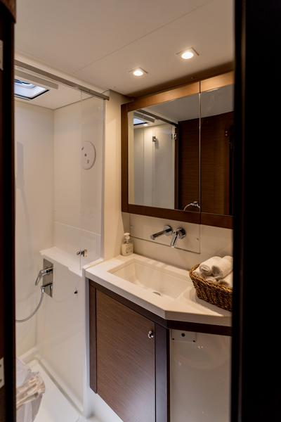 Book yachts online - catamaran - Lagoon 450  Flybridge - Madicon - rent