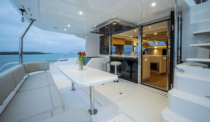 Book yachts online - powercatamaran - Aquila 54 - Explorion - rent