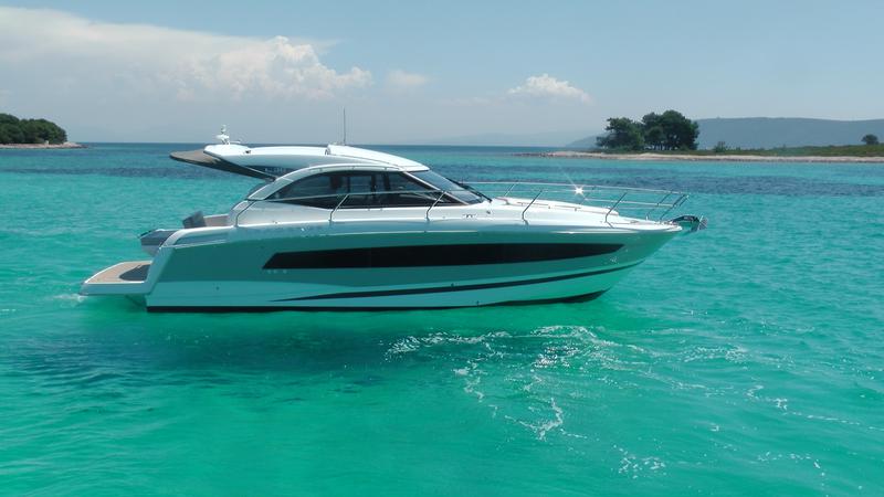 Book yachts online - motorboat - Jeanneau Leader 36 - Jeanneau Leader 36 ('17) - rent