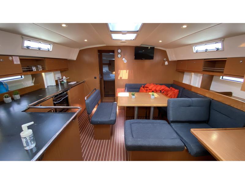 Book yachts online - sailboat - Bavaria Cruiser 45 - Lunga - rent