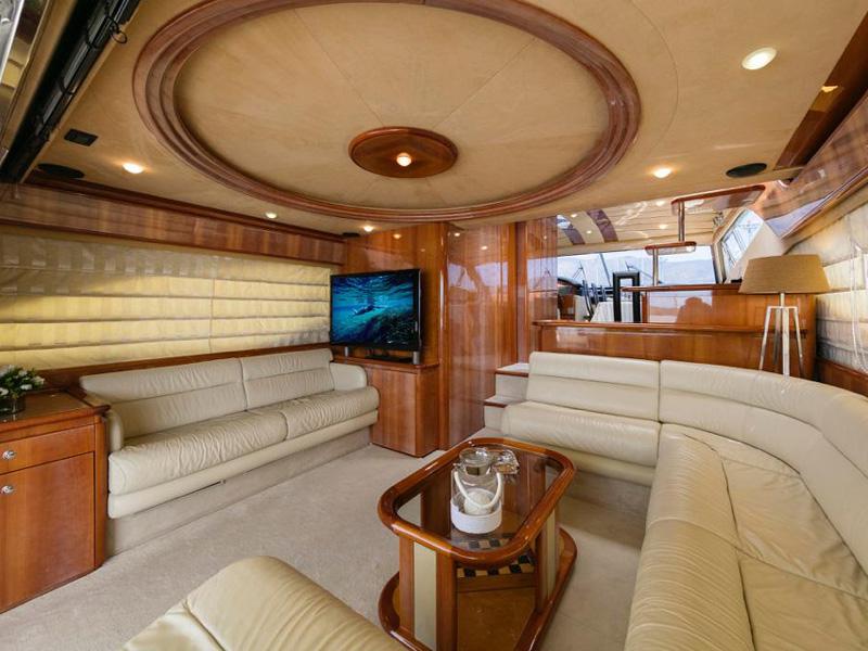 Book yachts online - motorboat - Ferretti 680 - Sadaqa - rent
