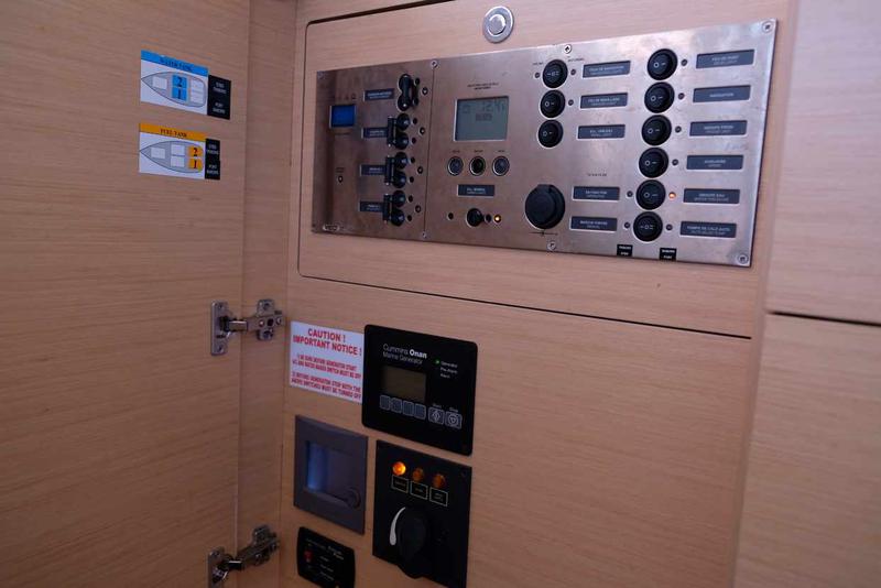 Book yachts online - catamaran - Lagoon 450 F - Irida VI - rent
