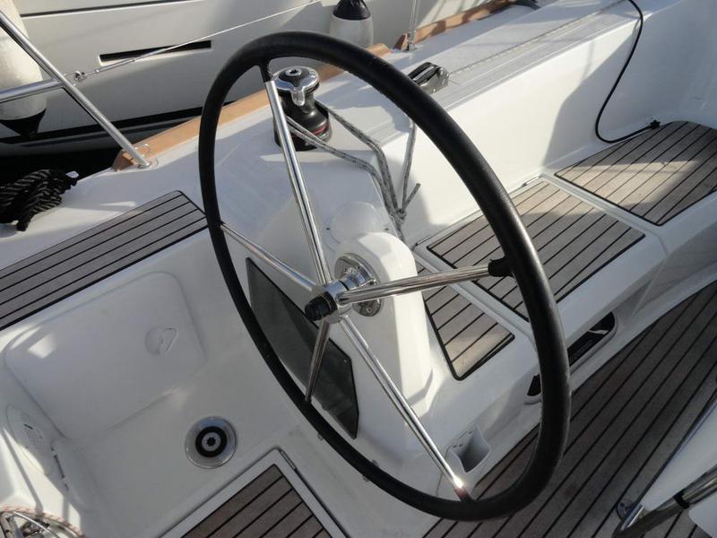 Book yachts online - sailboat - Sun Odyssey 349 - Dorina - rent
