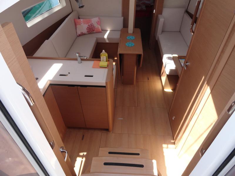 Book yachts online - sailboat - Sun Odyssey 380 - Maravilha - rent