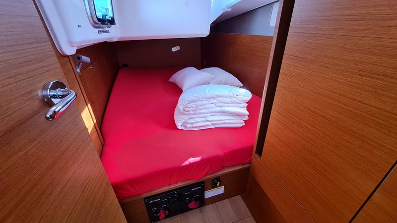 Book yachts online - sailboat - Sun Odyssey 410 - Rosso Bianco - rent