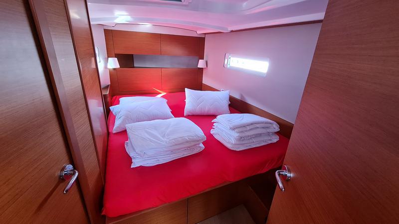 Book yachts online - sailboat - Sun Odyssey 410 - Rosso Bianco - rent