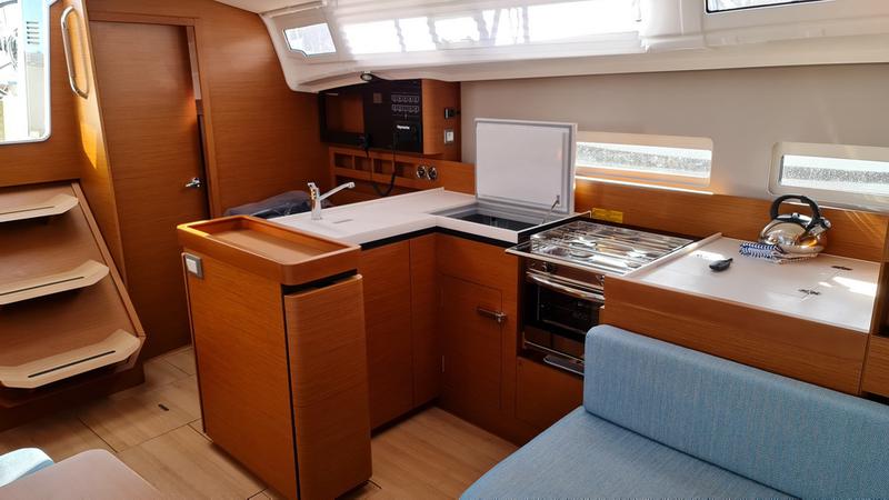 Book yachts online - sailboat - Sun Odyssey 410 - Rosso Bianco - rent