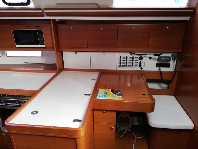 Book yachts online - sailboat - Dufour 450 Owner version - My Life - rent