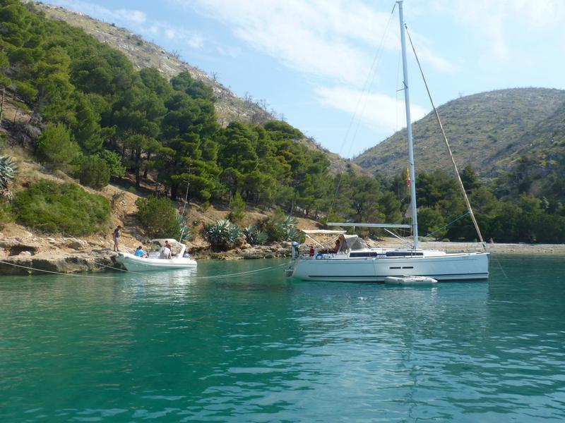 Book yachts online - sailboat - Dufour 375 - Caretta - rent