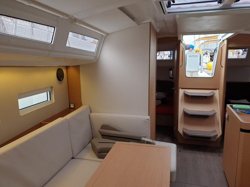 Book yachts online - sailboat - Sun Odyssey 410 - Jutisa - rent