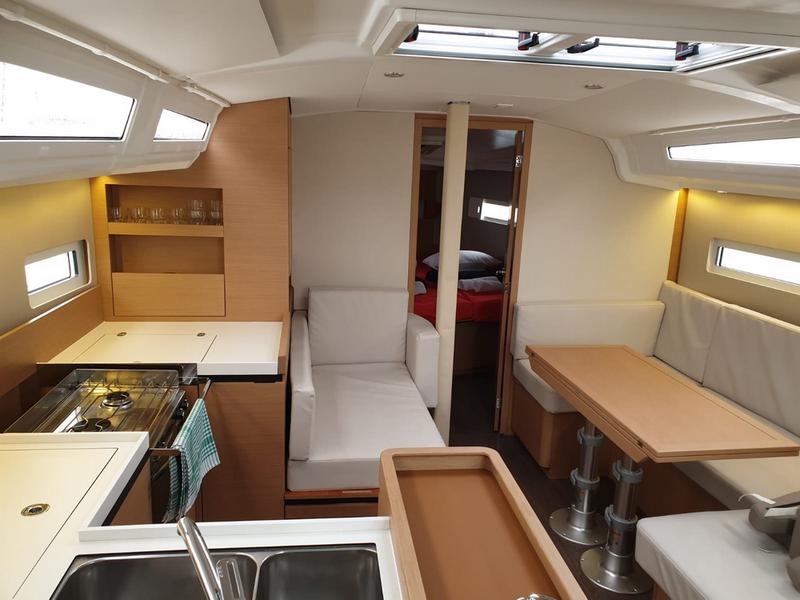 Book yachts online - sailboat - Sun Odyssey 410 - Jutisa - rent