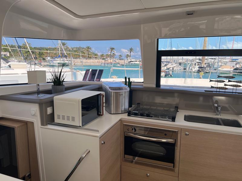 Book yachts online - catamaran - Bali 4.0 - Tesla - rent