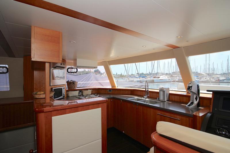 Book yachts online - powercatamaran - Queensland 55 - ACTIUM IV - rent