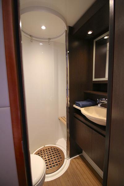Book yachts online - powercatamaran - Queensland 55 - ACTIUM IV - rent