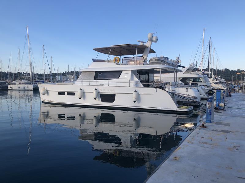Book yachts online - powercatamaran - Queensland 55 - ACTIUM IV - rent