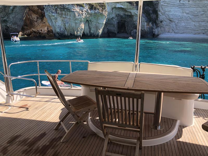 Book yachts online - powercatamaran - Queensland 55 - ACTIUM IV - rent