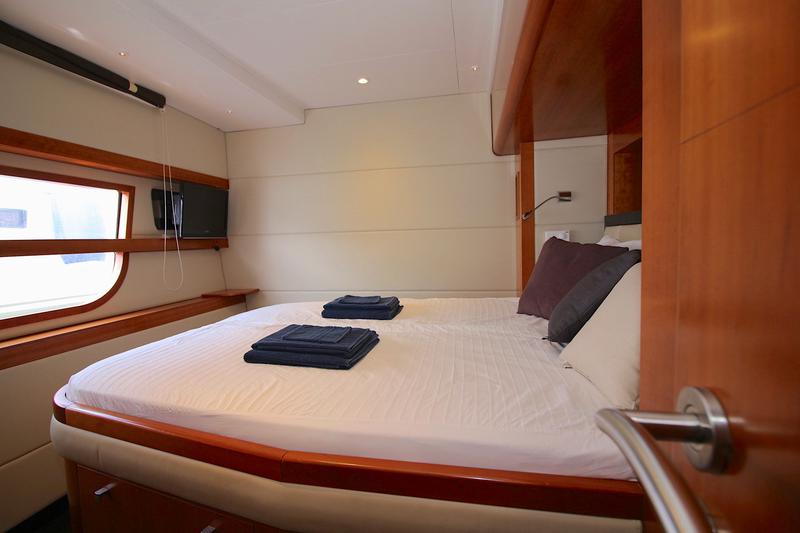Book yachts online - powercatamaran - Queensland 55 - ACTIUM IV - rent