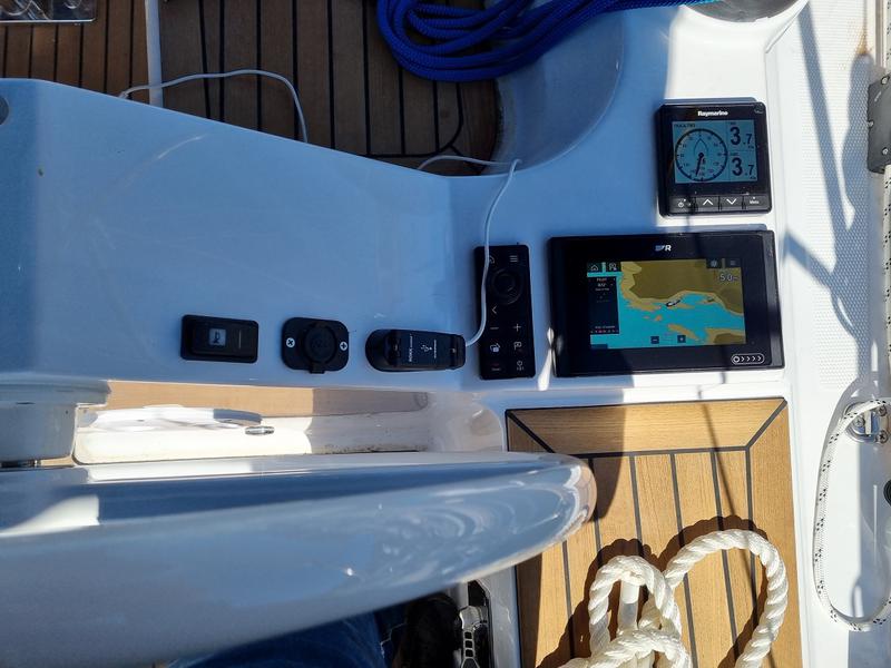 Book yachts online - sailboat - Elan Impression 45 - ZEBA - rent