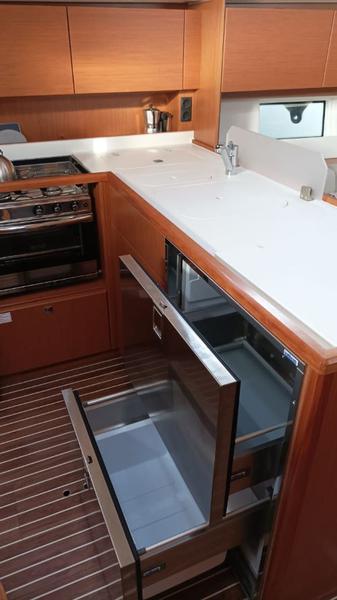 Book yachts online - sailboat - Bavaria C45 - LEGO - rent