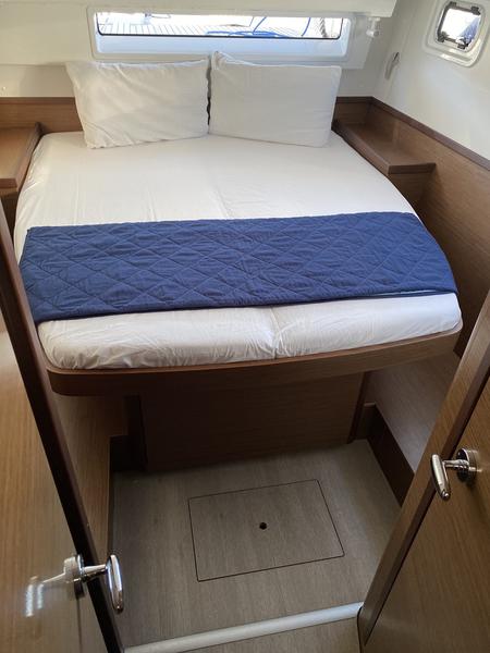 Book yachts online - catamaran - Lagoon 42 - Felis (Inverter, WM) - rent