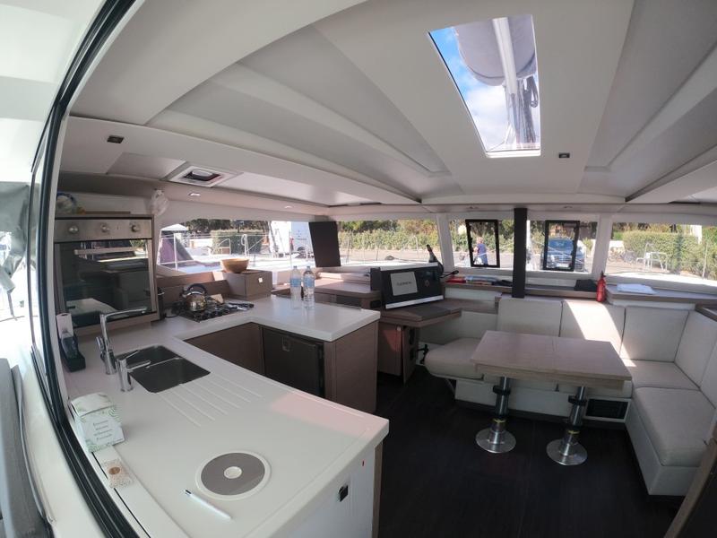 Book yachts online - catamaran - Astréa 42 - Gabian - rent