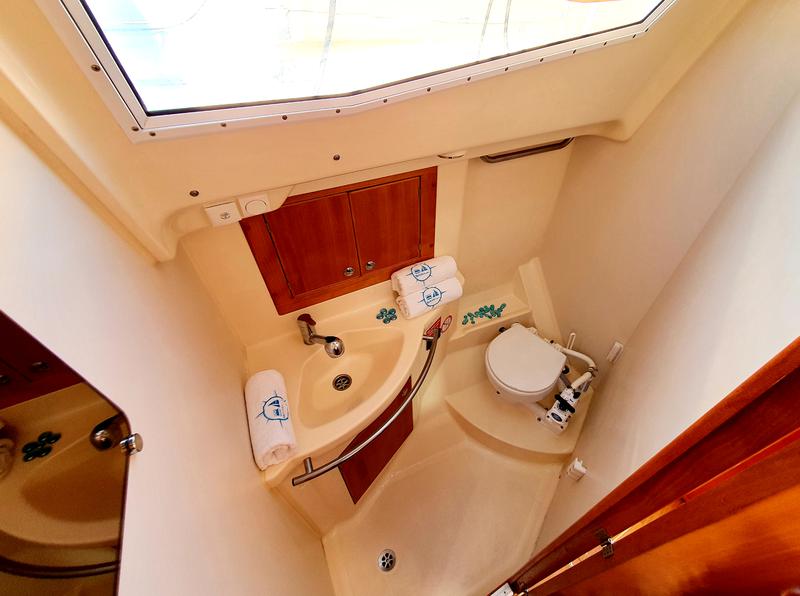 Book yachts online - sailboat - Elan 344 Impression - Vita I - rent