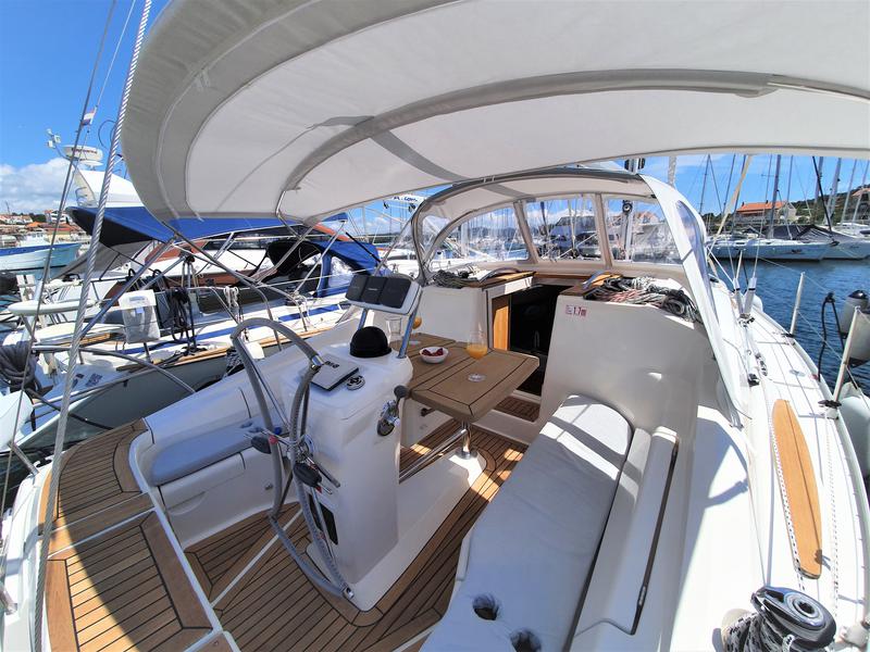 Book yachts online - sailboat - Elan 344 Impression - Vita I - rent