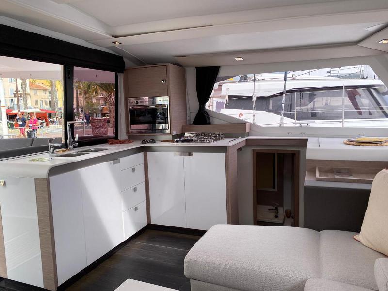 Book yachts online - catamaran - Isla 40 - HO - rent