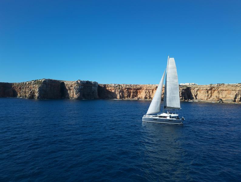 Book yachts online - catamaran - Lagoon 52F - GOA 10 - rent