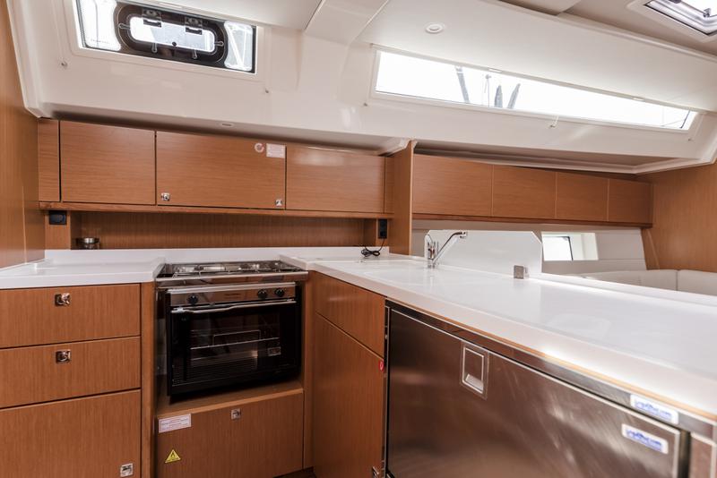 Book yachts online - sailboat - Bavaria C45 Style - Midas - rent