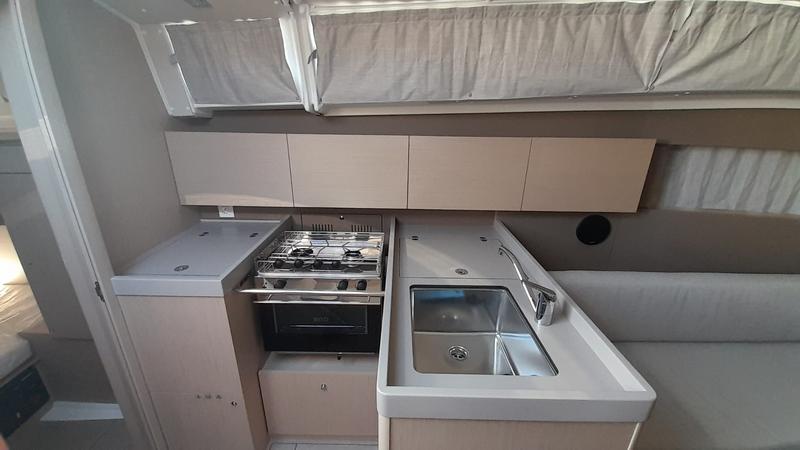 Book yachts online - sailboat - Oceanis 38.1 - TRITON - rent