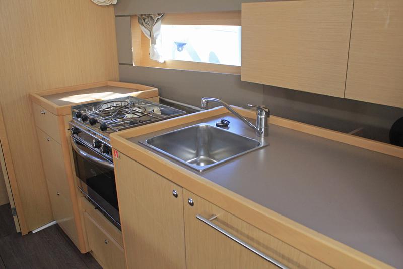 Book yachts online - sailboat - Oceanis 38.1 - TRICICLE - rent