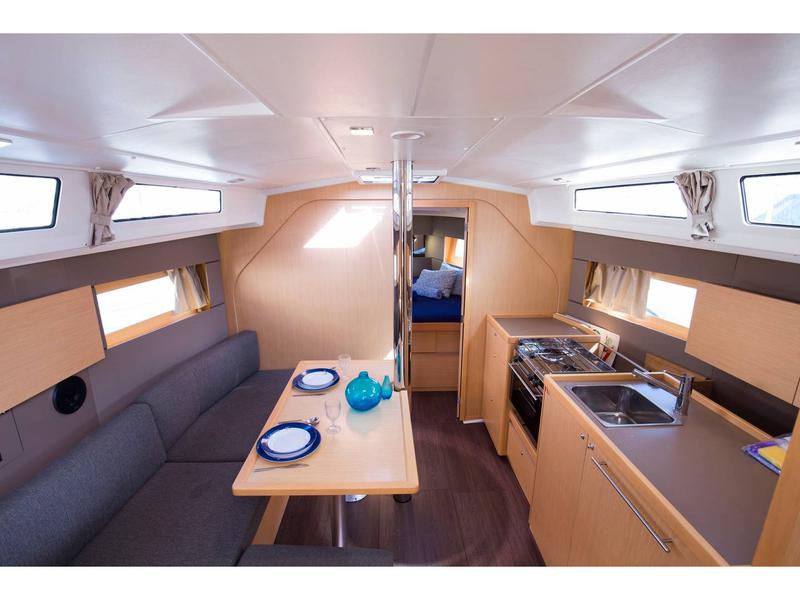 Book yachts online - sailboat - Oceanis 38.1 - TRICICLE - rent