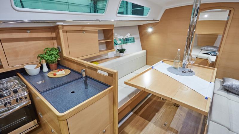 Book yachts online - sailboat - Sunsail Sun Odyssey 319 - Sunsail Sun Odyssey 319 (2019) - rent