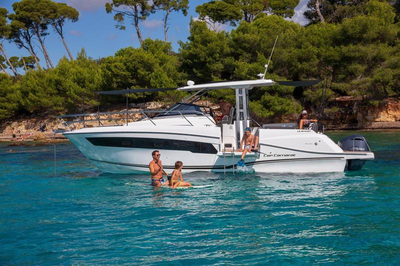 Book yachts online - motorboat - Cap Camarat 10.5 WA - 272679 CK - rent