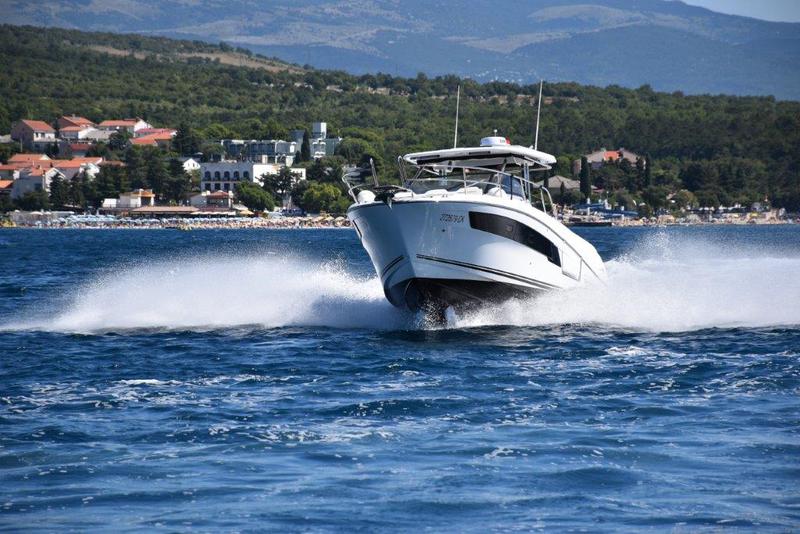 Book yachts online - motorboat - Cap Camarat 10.5 WA - 272679 CK - rent