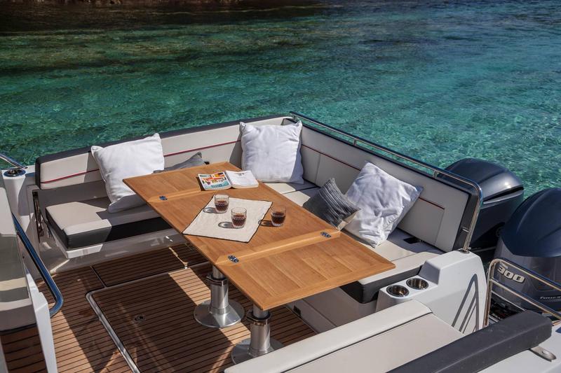 Book yachts online - motorboat - Cap Camarat 10.5 WA - 272679 CK - rent